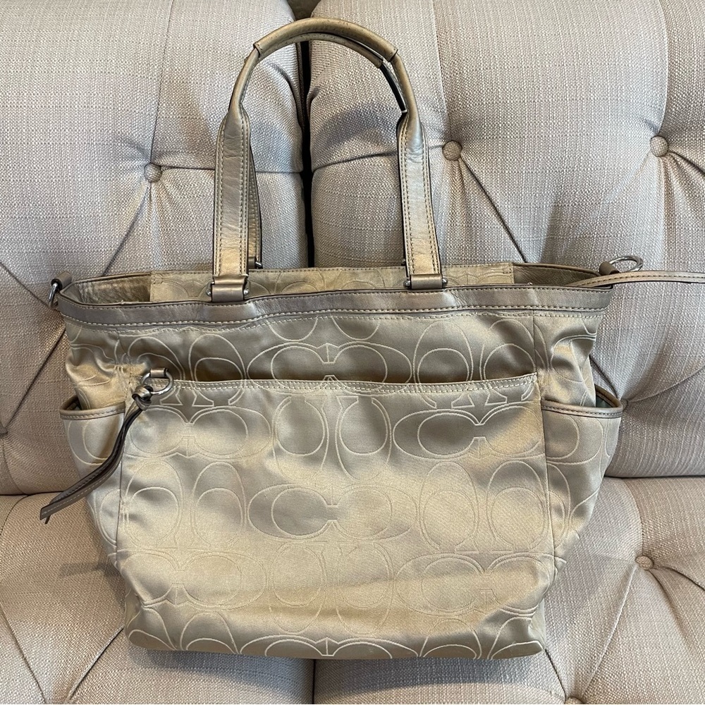 COACH Metallic Gold And Light khaki SIGNATURE Monogram TOTE Diaper Bag No strap - Picture 1 of 16